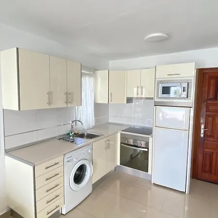 Arcos 305 بويرتو ذيل كارمين